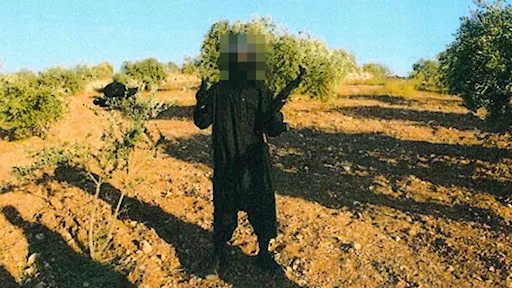 44-årig man döms för folkrättsbrott i Syrien. 