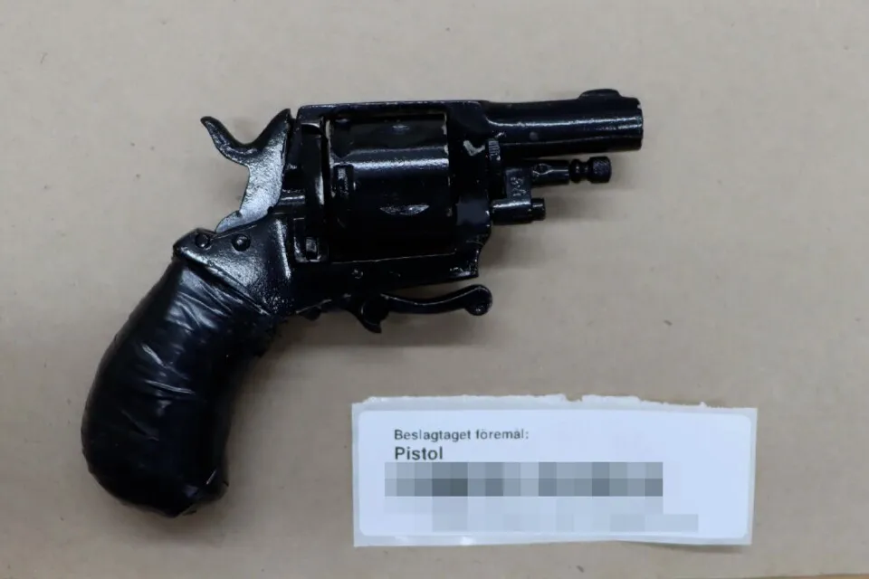 24-åring från Södertälje döms för vapenbrott och narkotikabrott